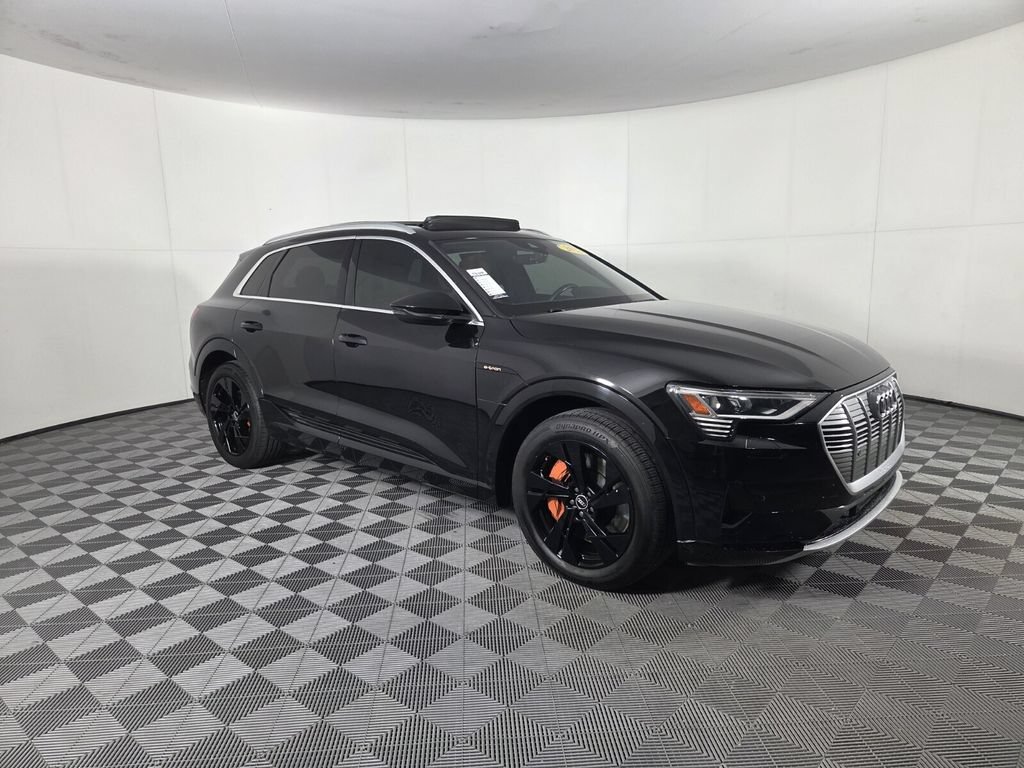 Used 2022 Audi e-tron Premium AWD/4WD image 2