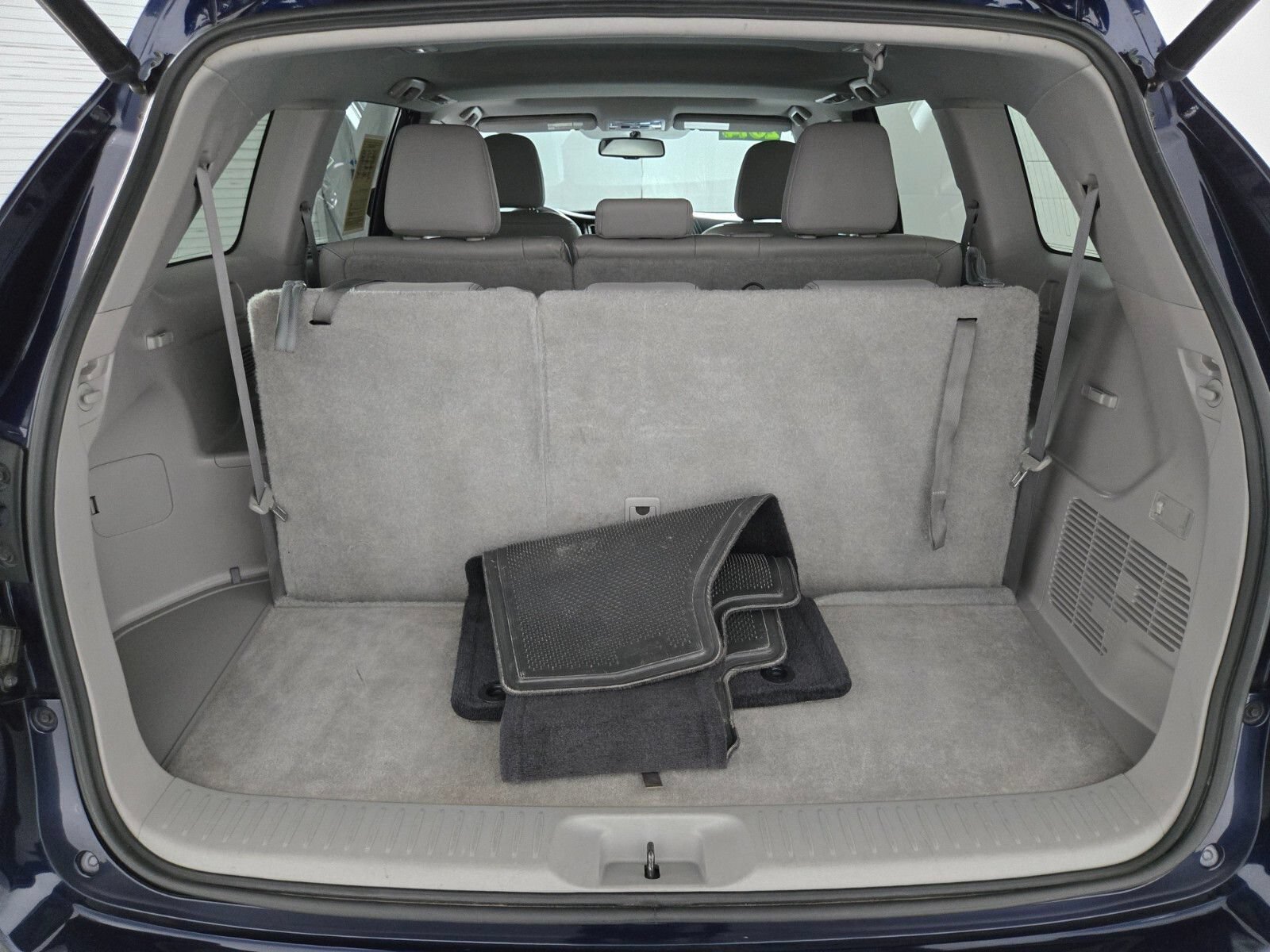 Used 2014 Toyota Highlander XLE FWD image 17