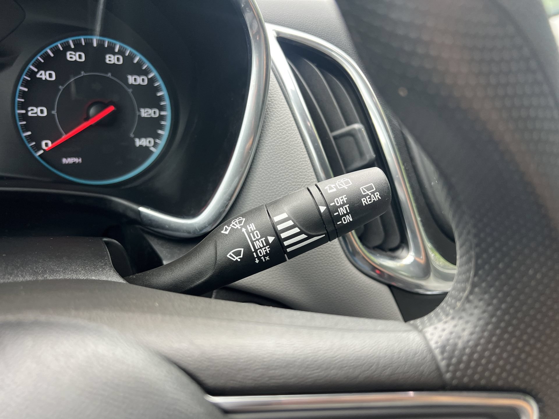 Used 2020 Chevrolet Equinox LS FWD image 11