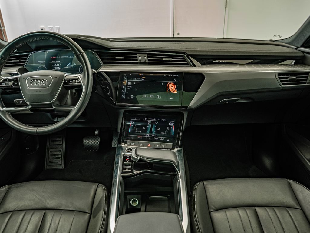Used 2022 Audi e-tron Premium w/ Convenience Plus Package image 28