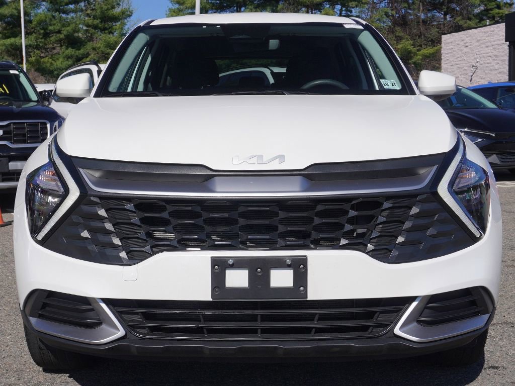 Used 2023 Kia Sportage LX image 9