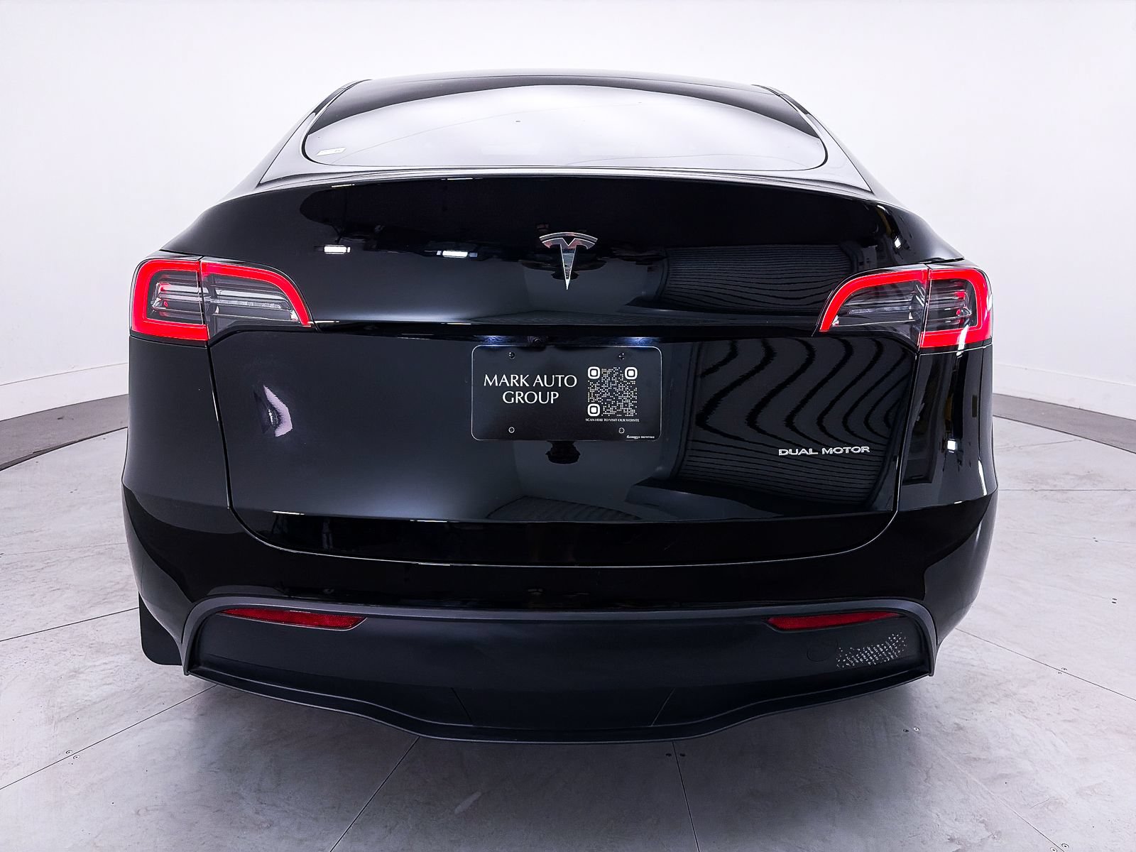 Used 2024 Tesla Model Y Long Range AWD/4WD image 13