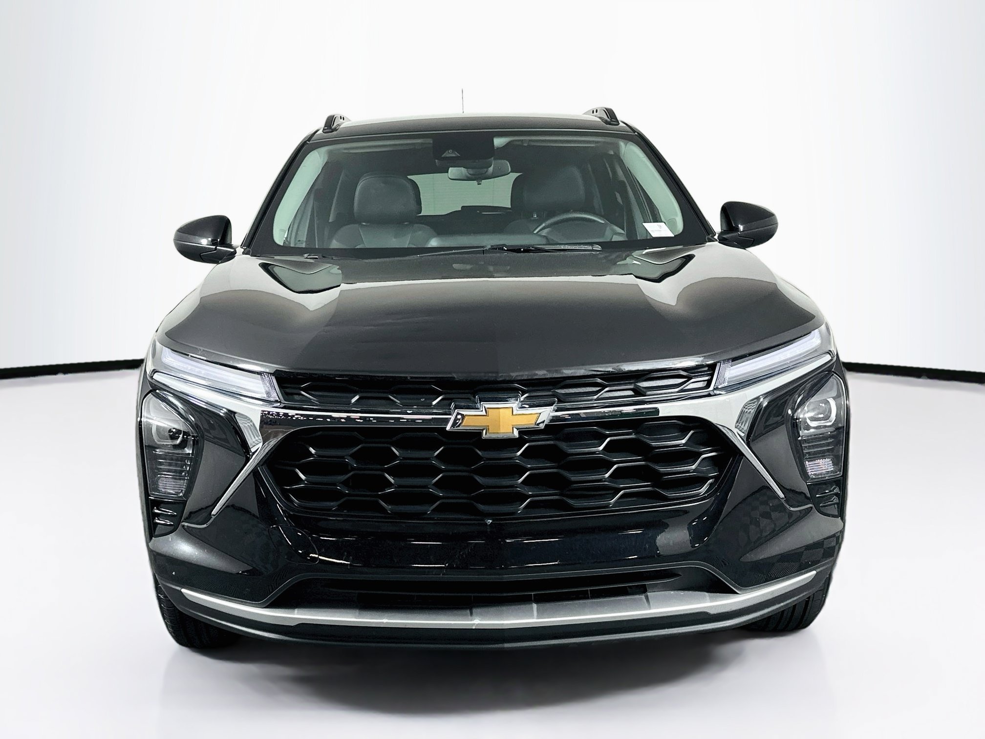 Used 2025 Chevrolet Trax LT w/ LT Convenience Package FWD image 2