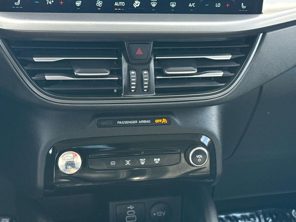 Used 2025 Ford Escape SE image 18