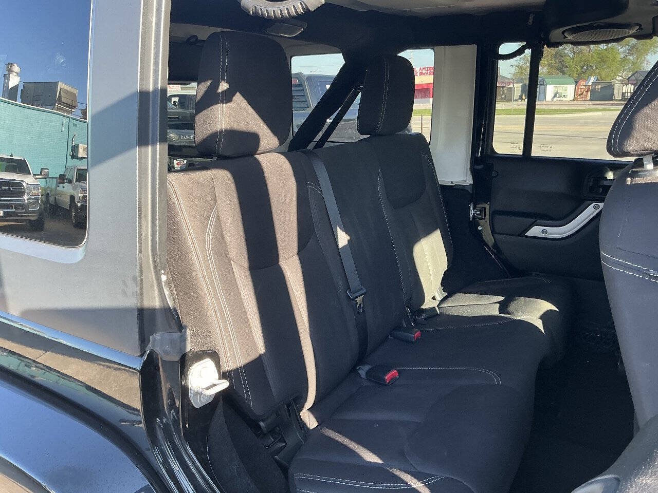 Used 2014 Jeep Wrangler Unlimited Sahara w/ Connectivity Group AWD/4WD image 18
