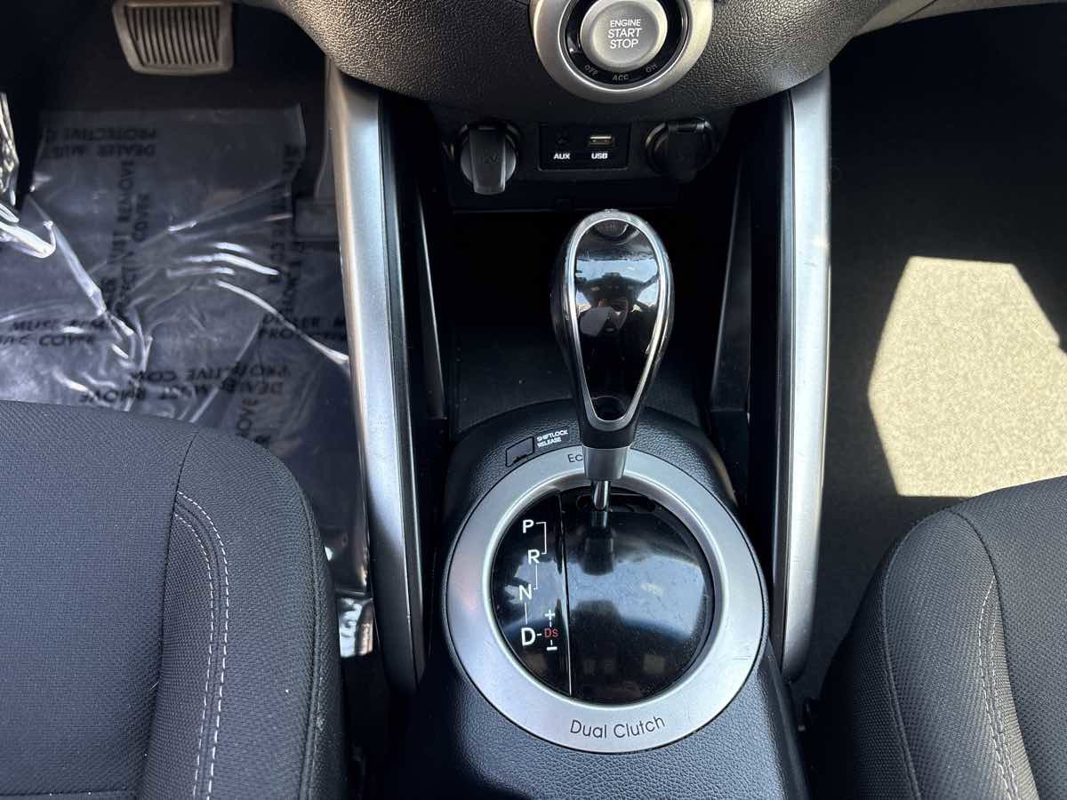 Used 2017 Hyundai Veloster Value Edition FWD image 23