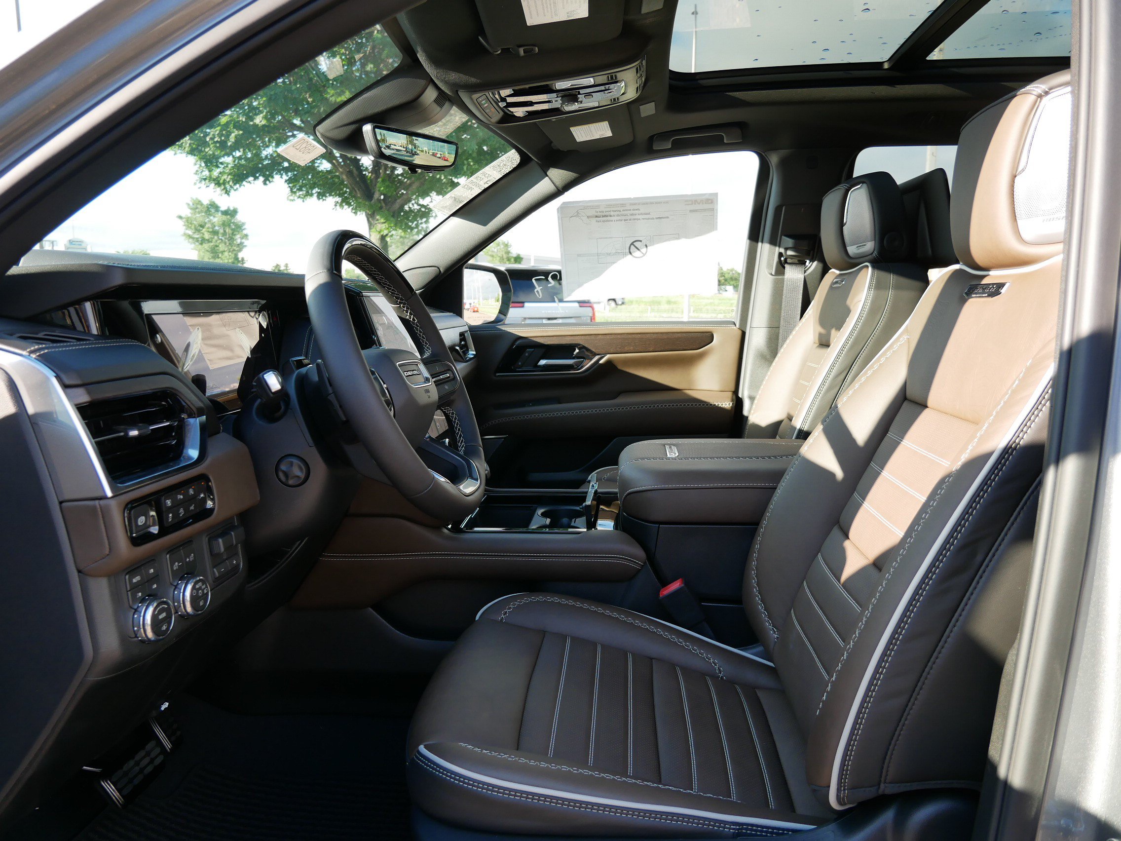New 2026 GMC Yukon Denali Ultimate AWD/4WD image 6