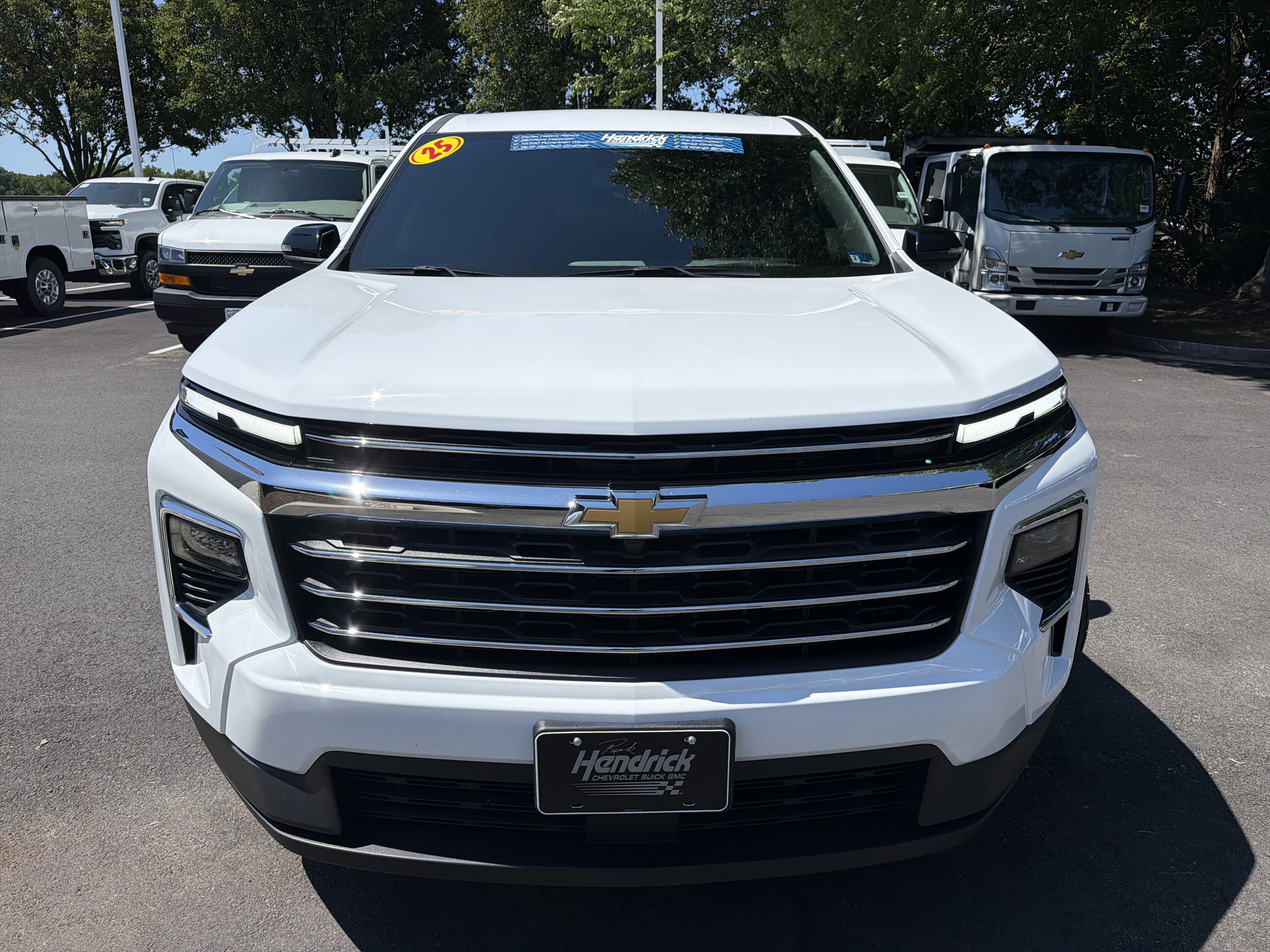 Used 2025 Chevrolet Traverse LT AWD/4WD image 3