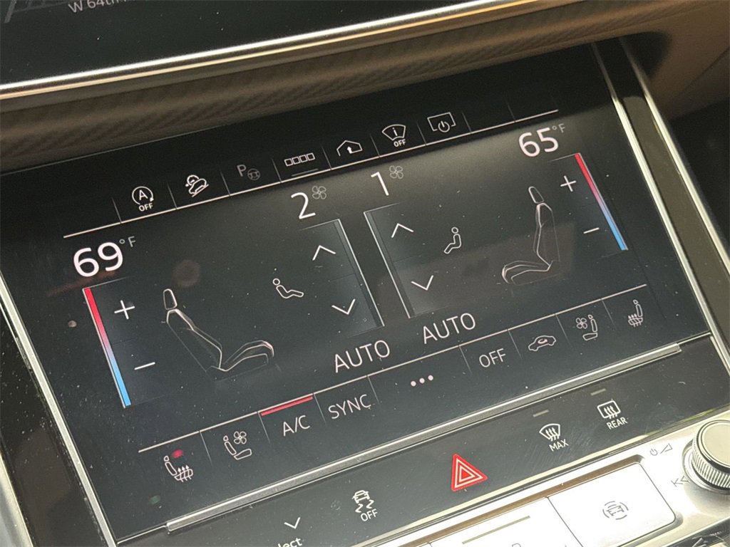 Used 2024 Audi RS Q8 w/ Black Optic Package image 19