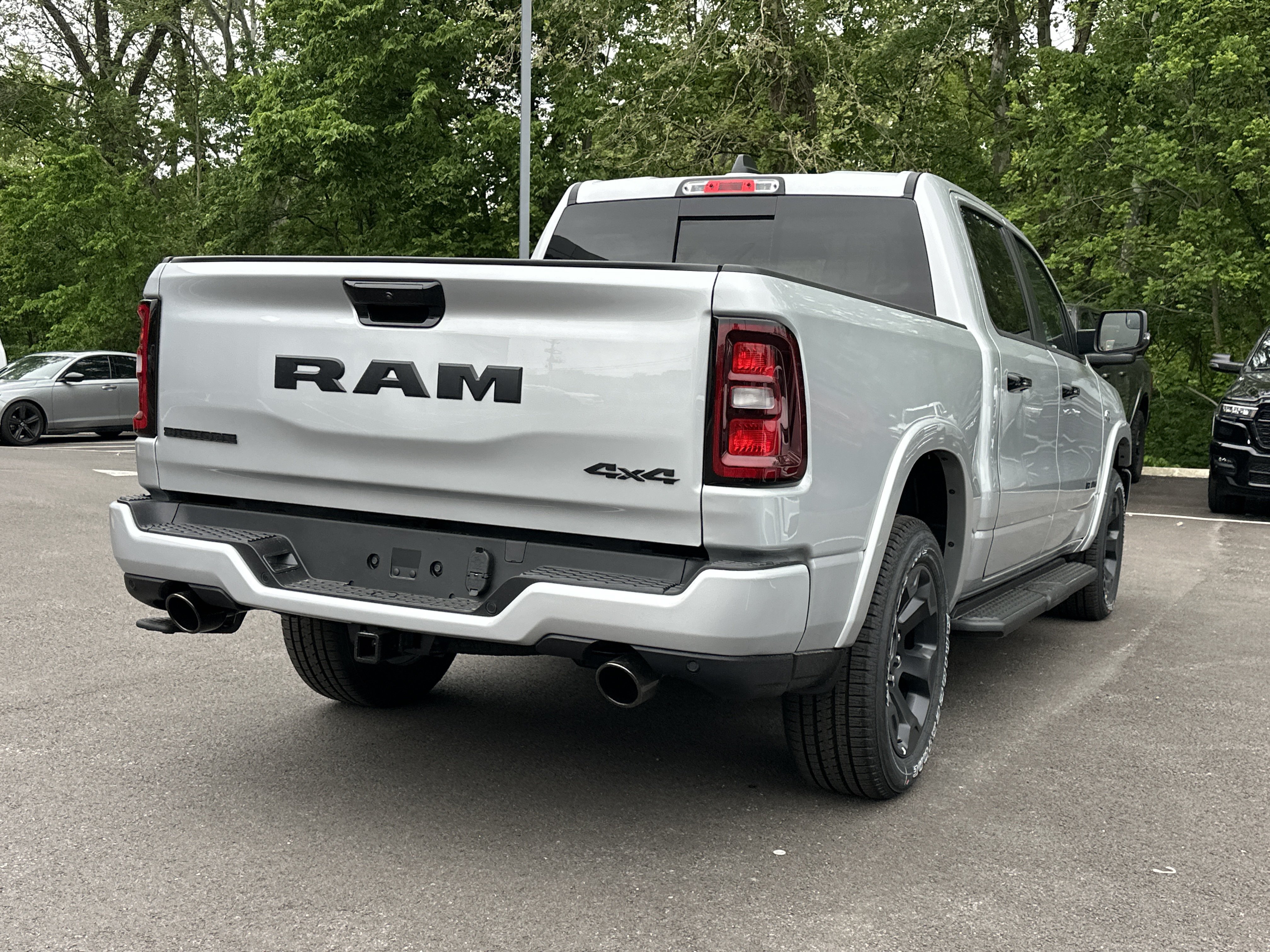 Used 2026 RAM 1500 4x4 Crew Cab image 16