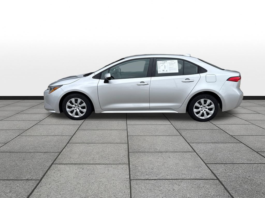 Used 2024 Toyota Corolla LE FWD image 2