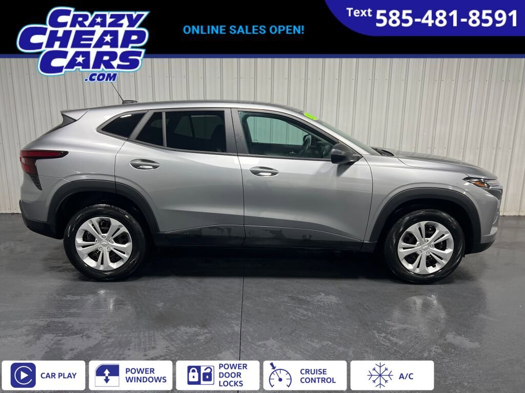 Used 2024 Chevrolet Trax LS w/ Driver Confidence Package image 1