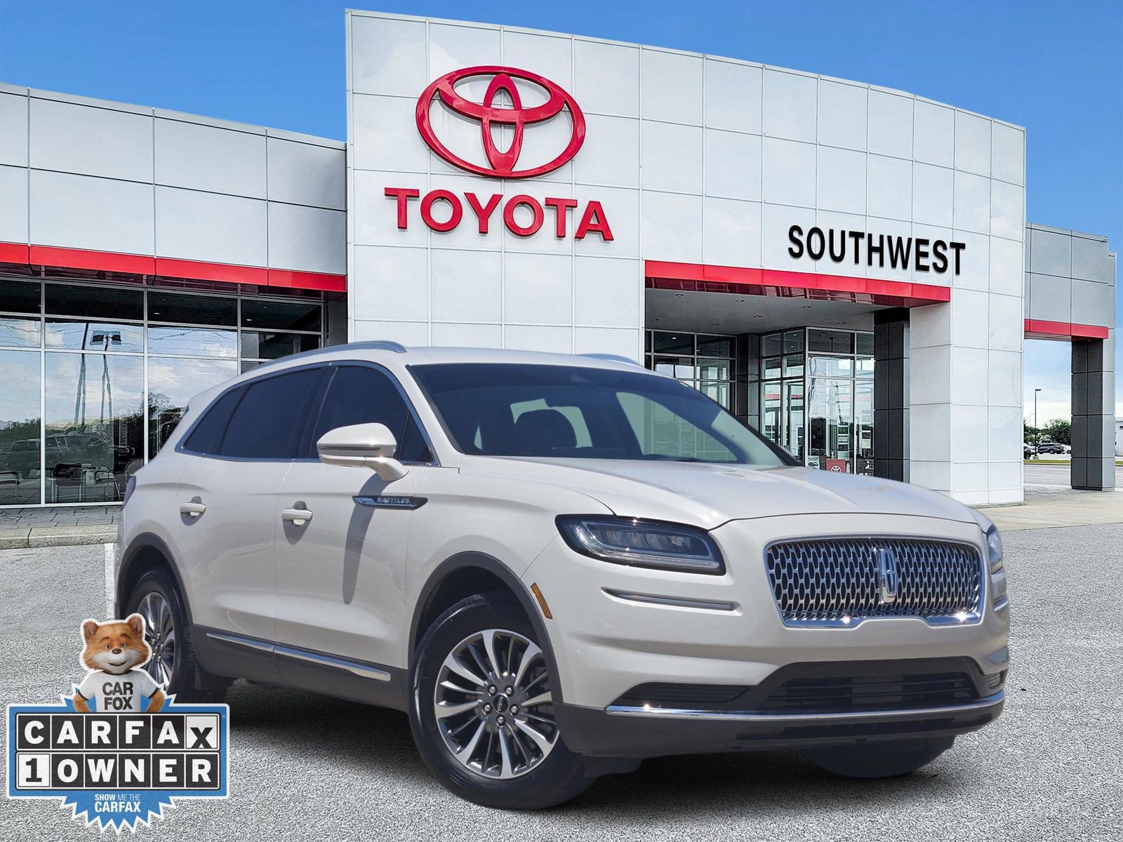 Used 2022 Lincoln Nautilus FWD w/ Premium Package image 1