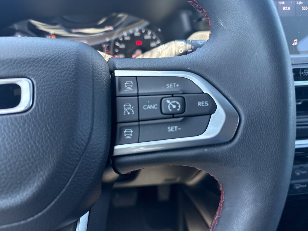 Used 2025 Jeep Compass Trailhawk AWD/4WD image 16