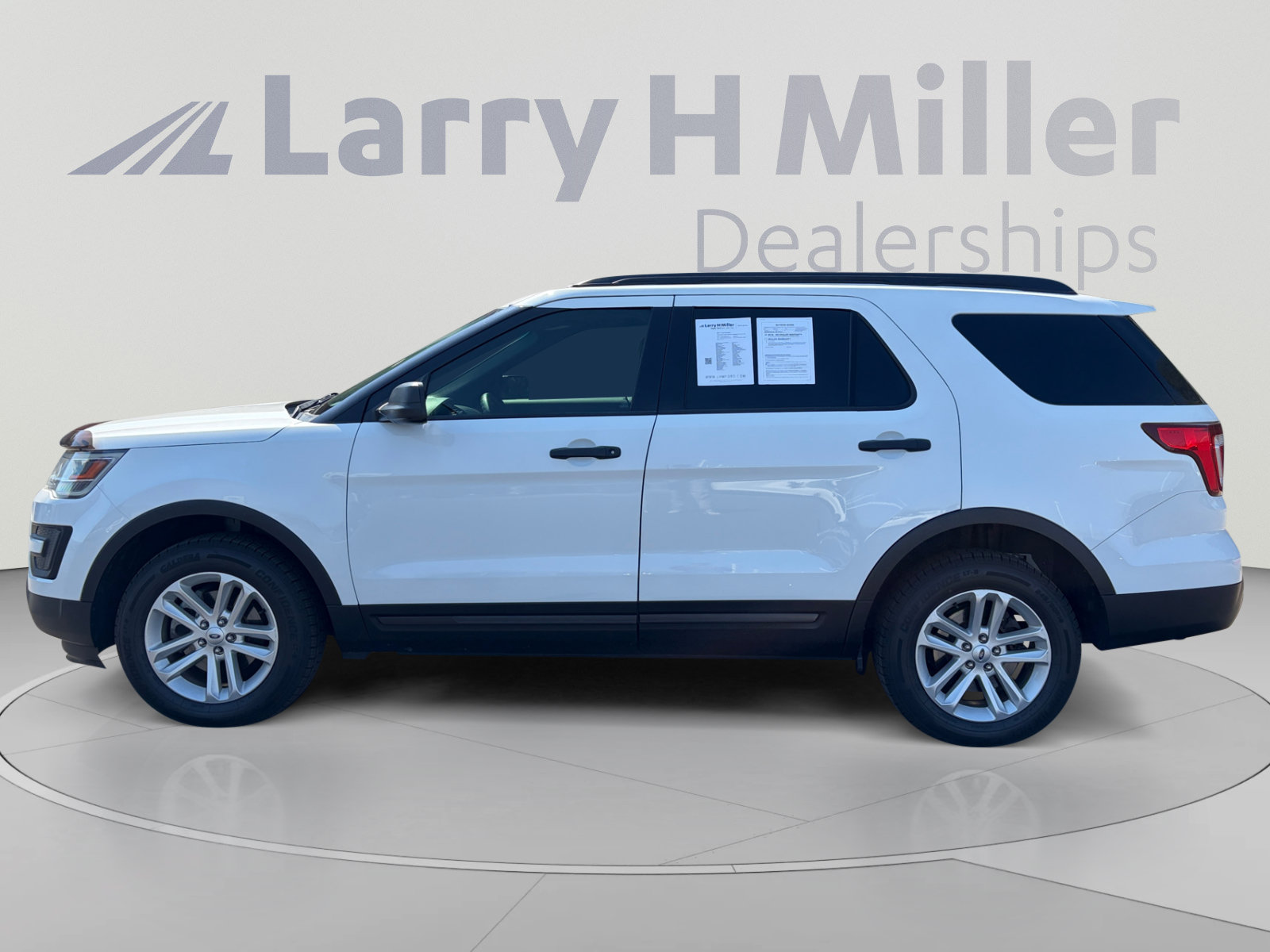Used 2017 Ford Explorer 4WD w/ Class II Trailer Tow Package image 2