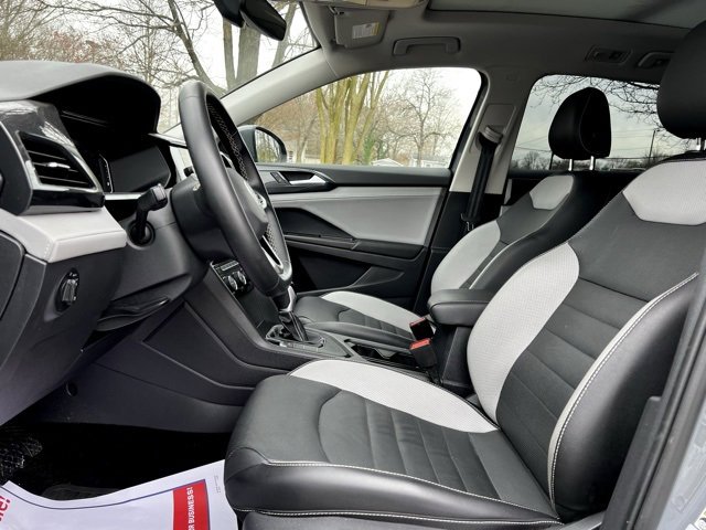 Used 2022 Volkswagen Taos SEL w/ Panoramic Sunroof Package image 11