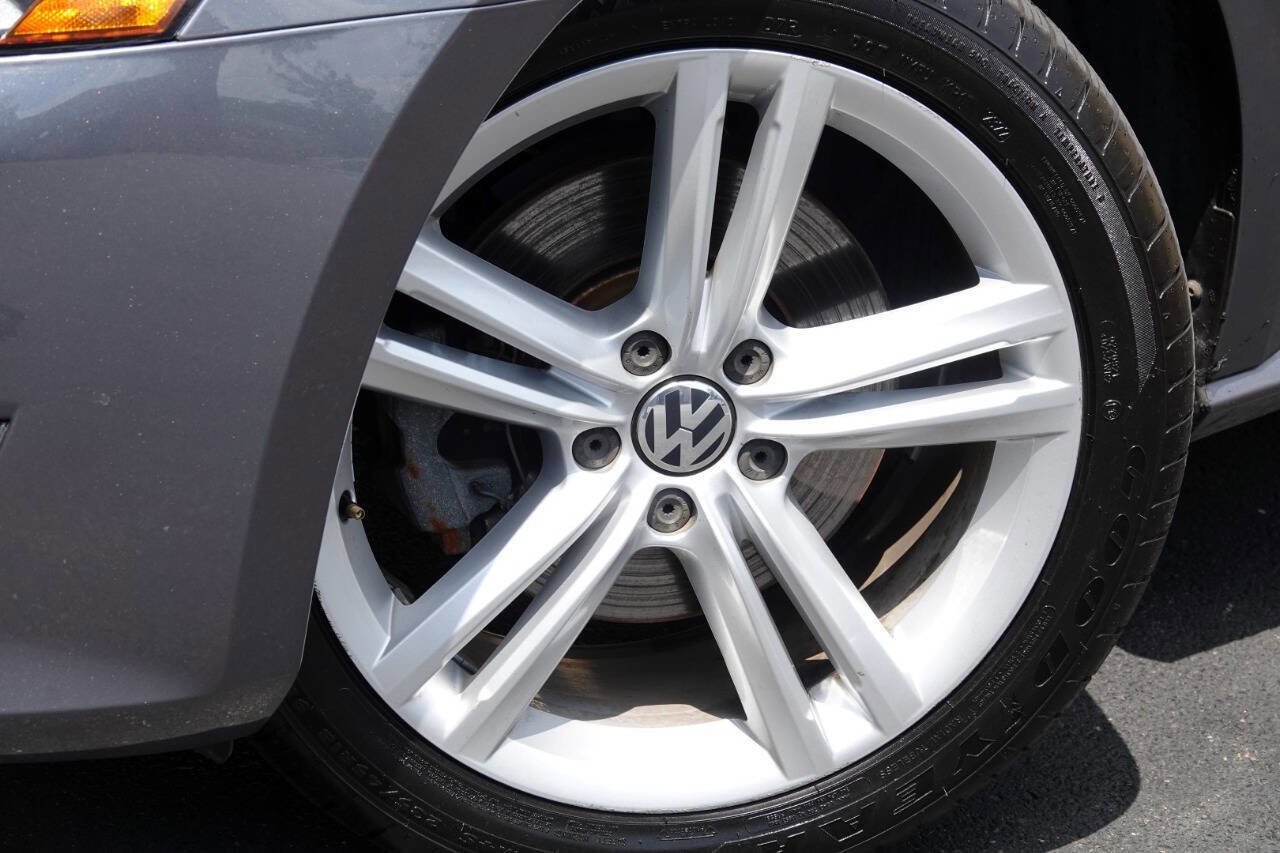 Used 2013 Volkswagen Passat TDI SEL Premium image 31