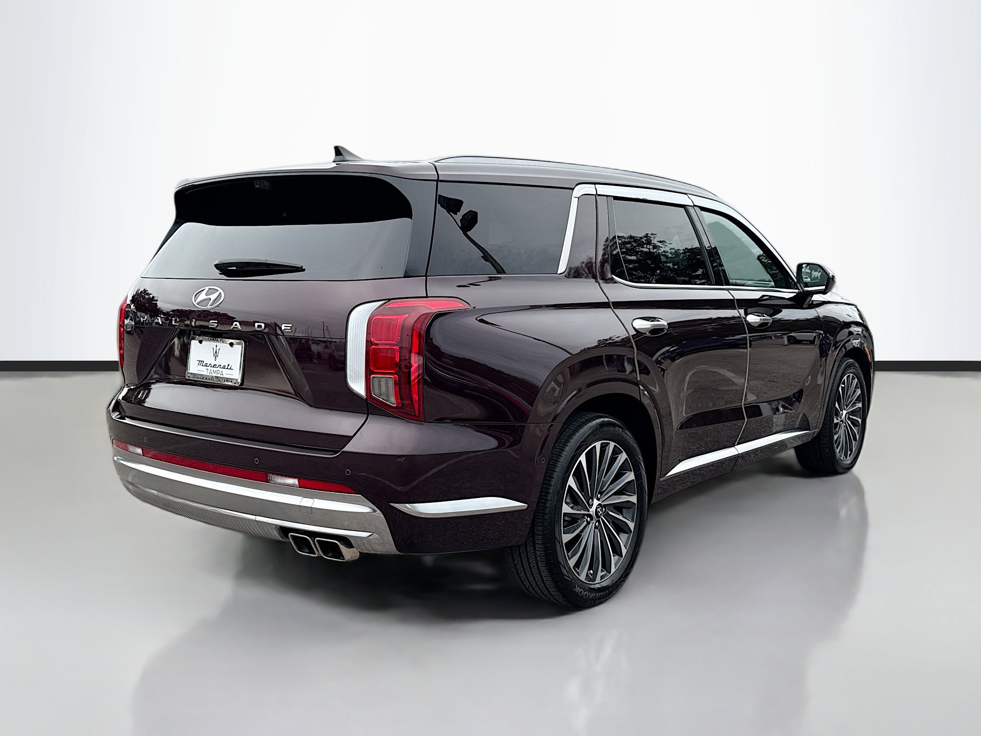 Used 2024 Hyundai Palisade Calligraphy image 3