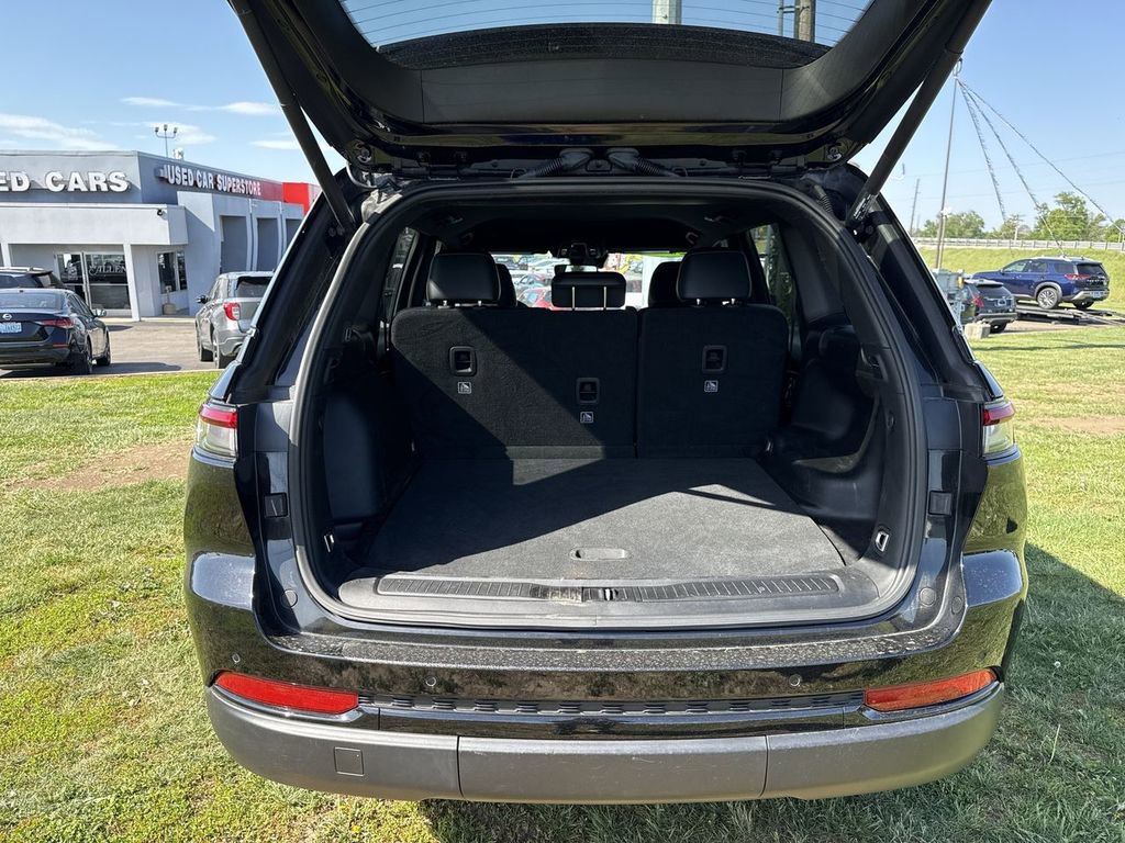 Used 2023 Jeep Grand Cherokee Altitude AWD/4WD image 17