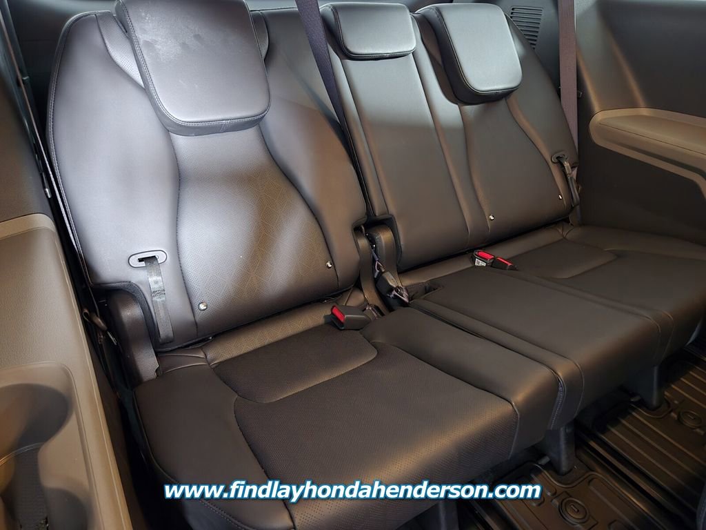 Used 2026 Kia Carnival FWD image 21