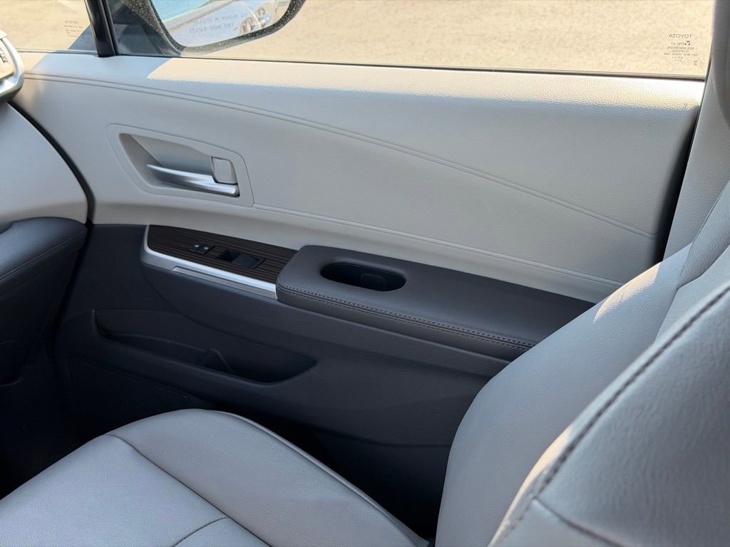 Used 2024 Toyota Sienna XLE image 25