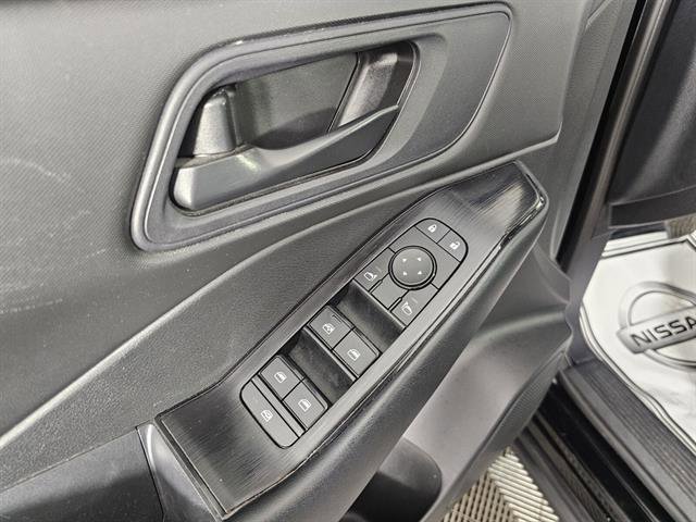 Used 2024 Nissan Rogue S image 37