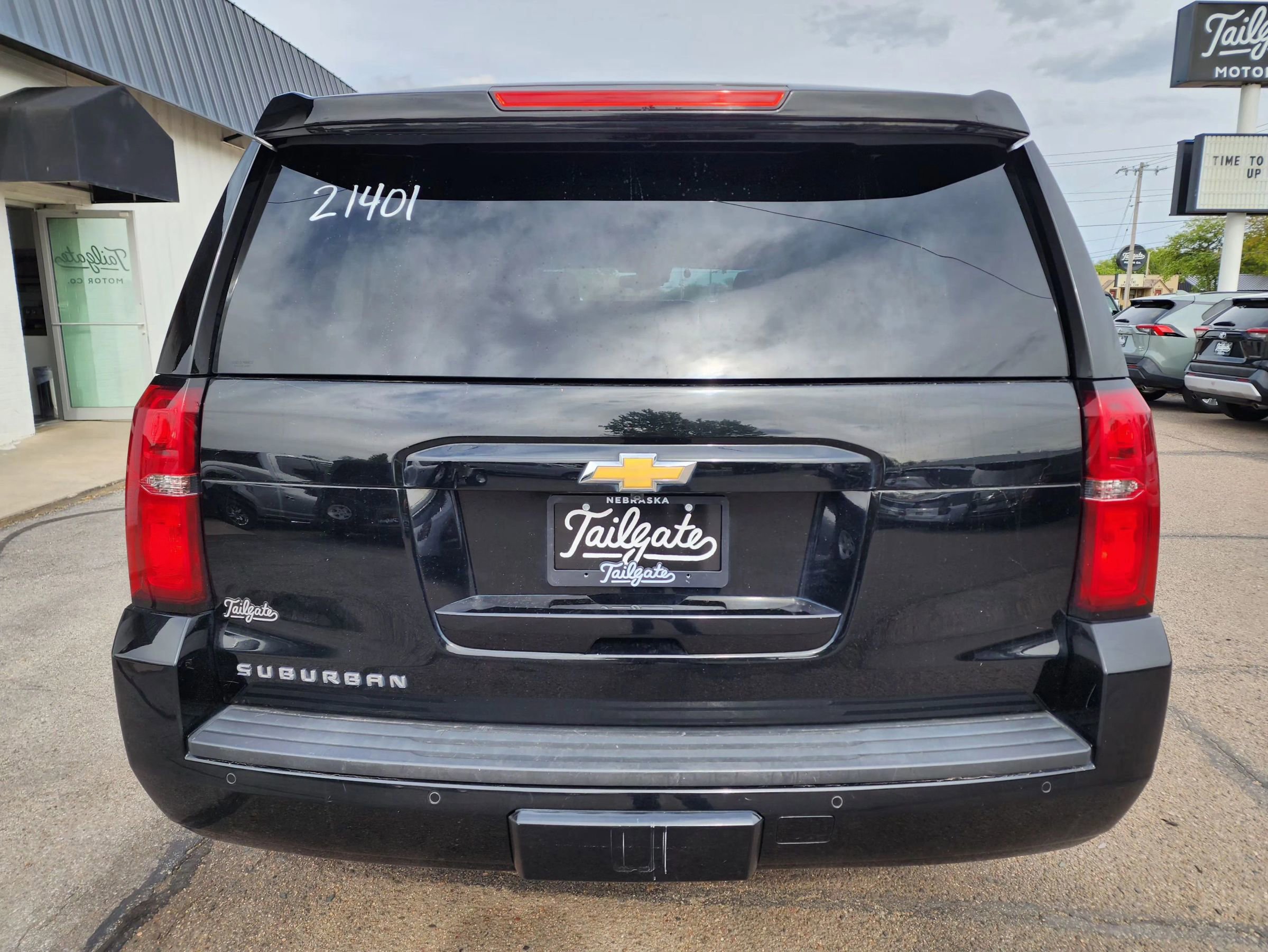 Used 2017 Chevrolet Suburban LT AWD/4WD image 6