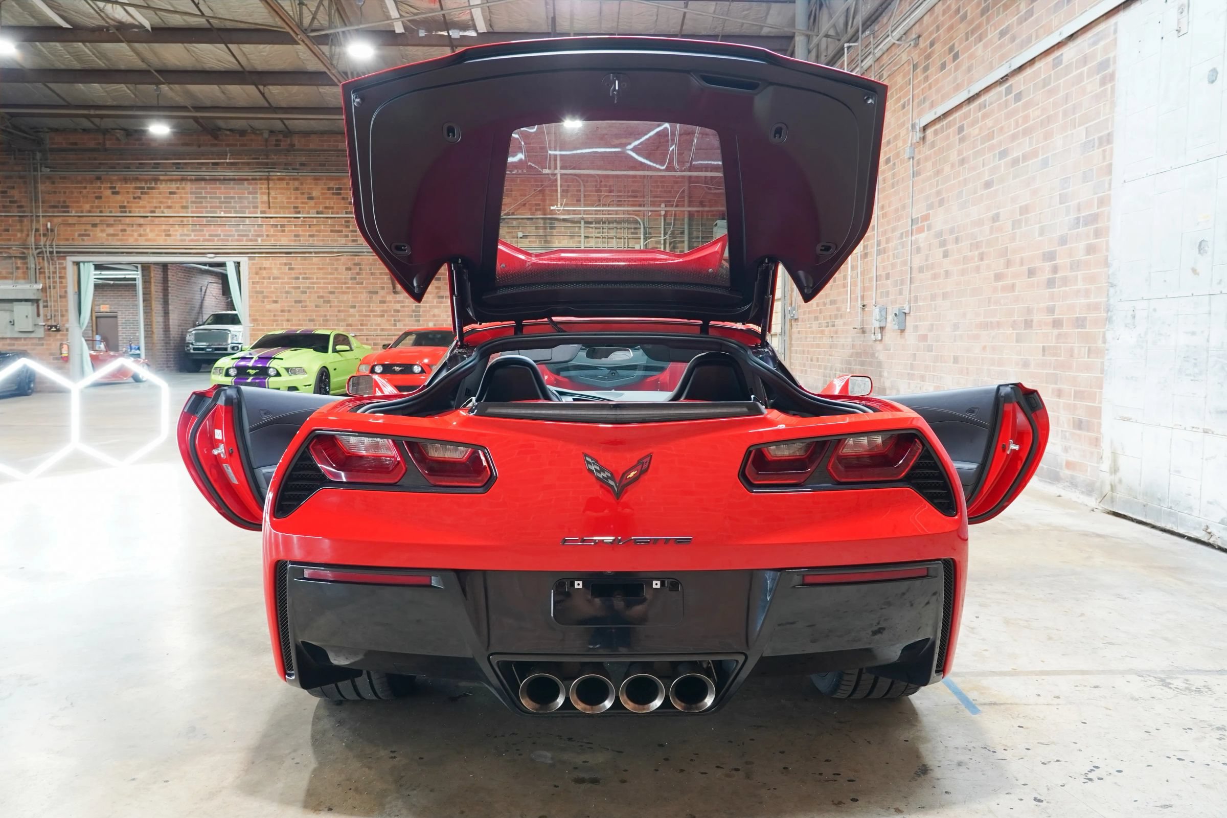 Used 2019 Chevrolet Corvette Stingray Coupe w/ Carbon Flash Badge Package RWD image 28
