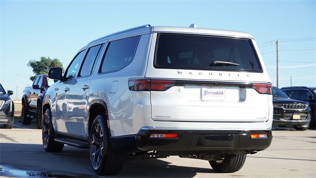 Used 2023 Jeep Wagoneer L Series III w/ Preferred Equipment Group image 7