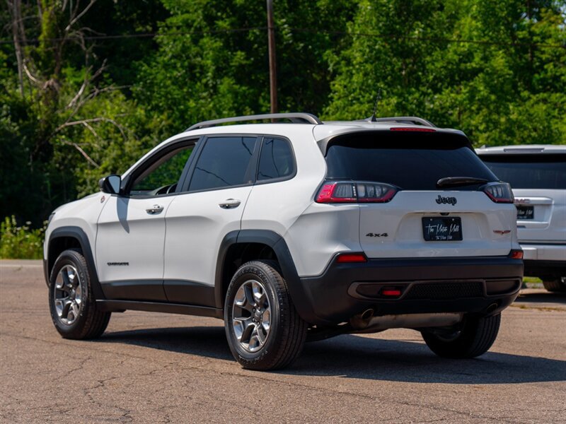 Used 2019 Jeep Cherokee Trailhawk AWD/4WD image 7