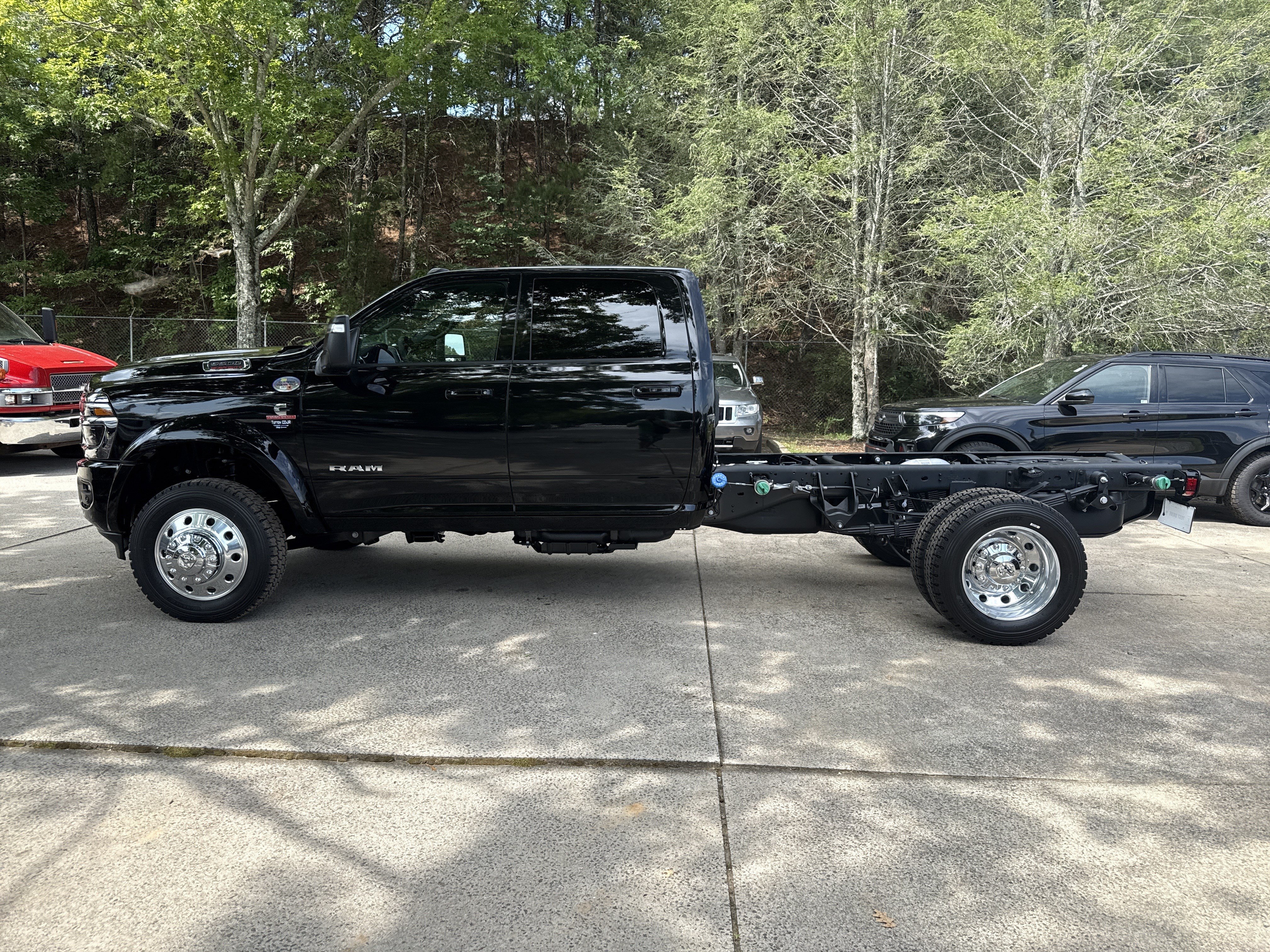 New 2026 RAM 5500 4x4 Crew Cab w/ Laramie Trim Package image 4