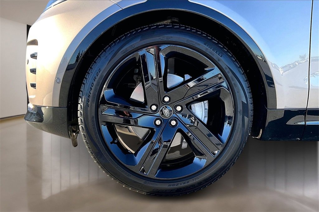 Used 2024 Land Rover Discovery Dynamic SE image 33