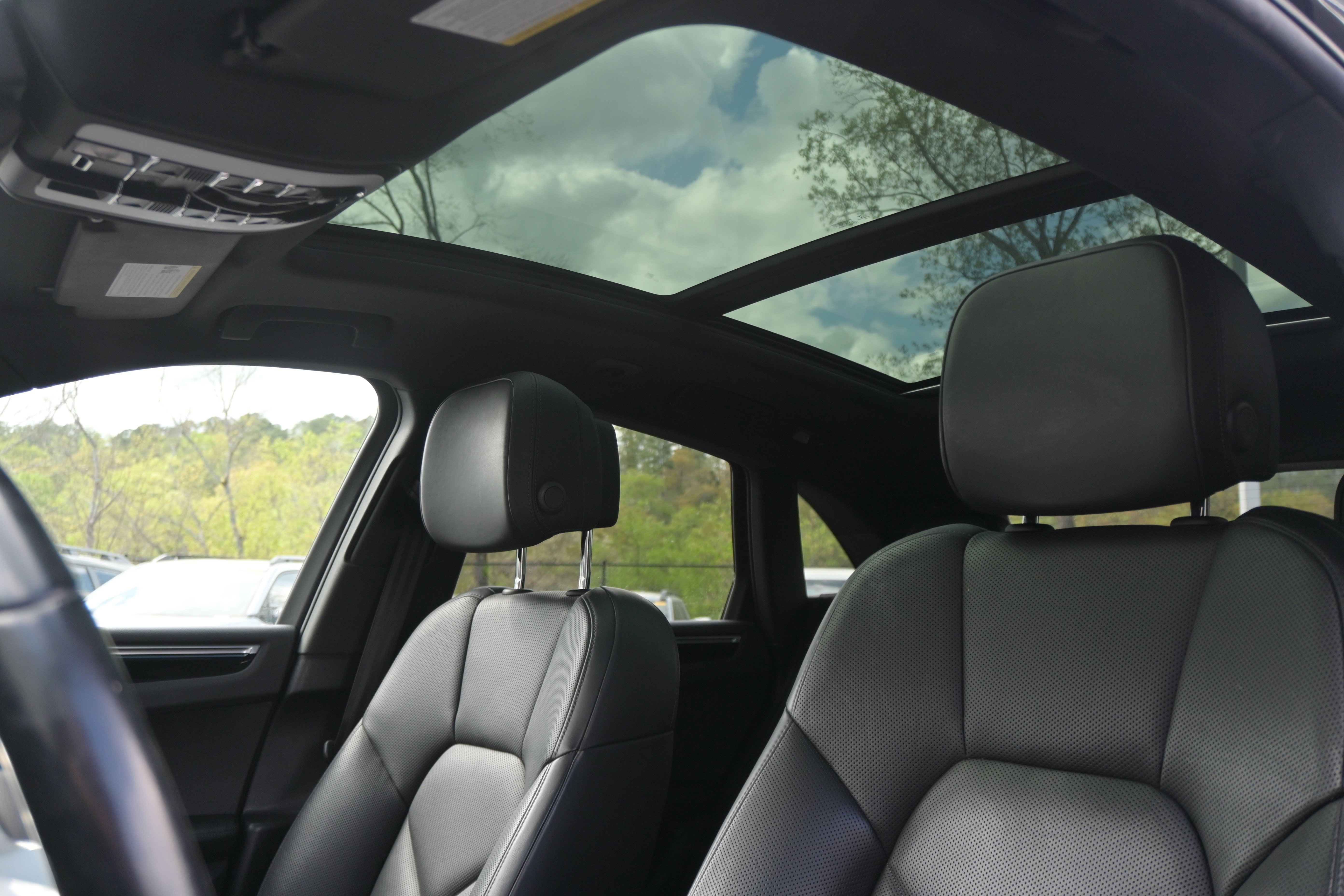 Used 2021 Porsche Macan AWD/4WD image 30