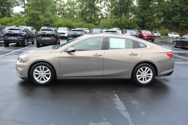 Used 2017 Chevrolet Malibu Hybrid w/ Leather Package FWD image 7