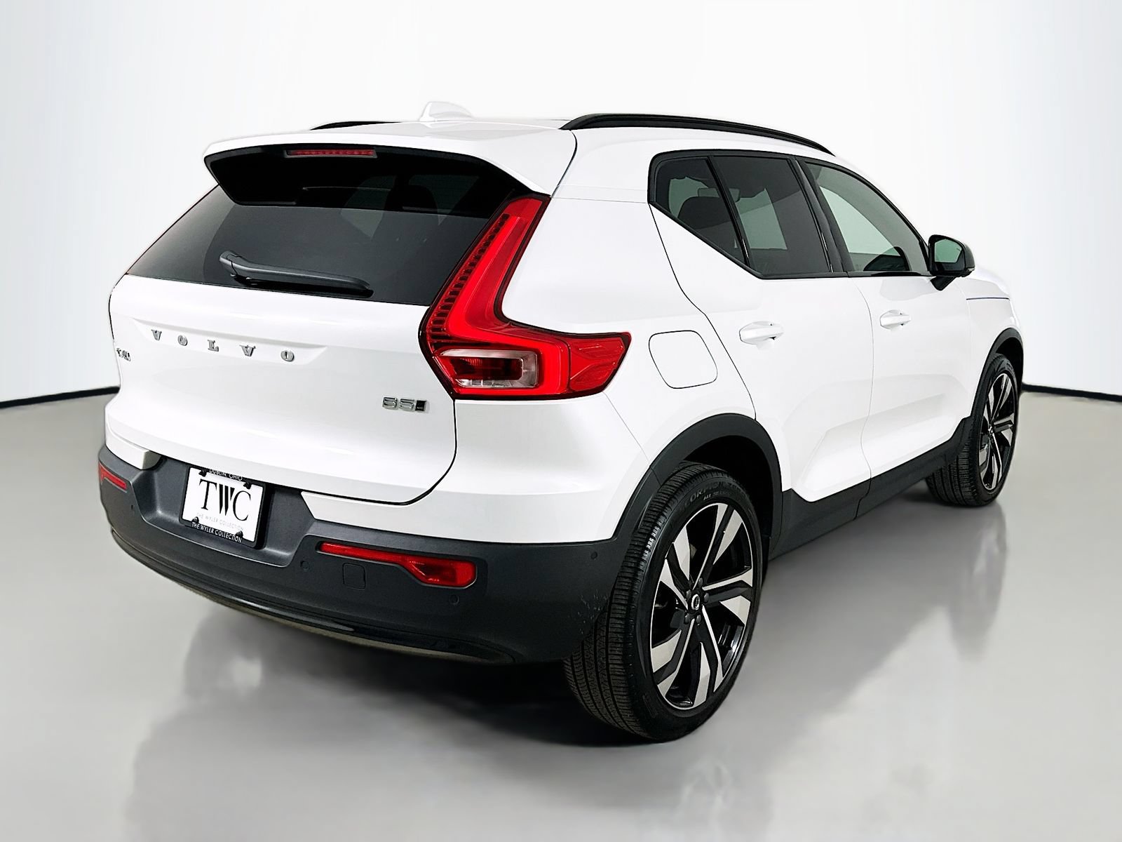 Used 2024 Volvo XC40 B5 Ultimate w/ Climate Package AWD/4WD image 5