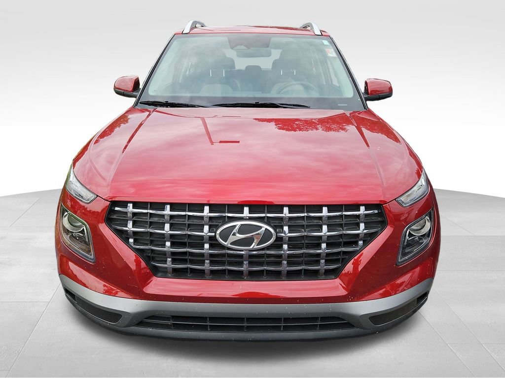 Used 2023 Hyundai Venue SEL FWD image 2
