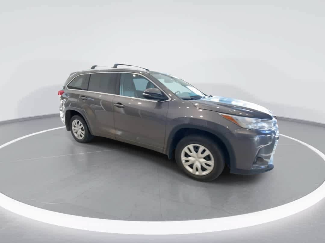 Used 2017 Toyota Highlander XLE AWD/4WD image 2