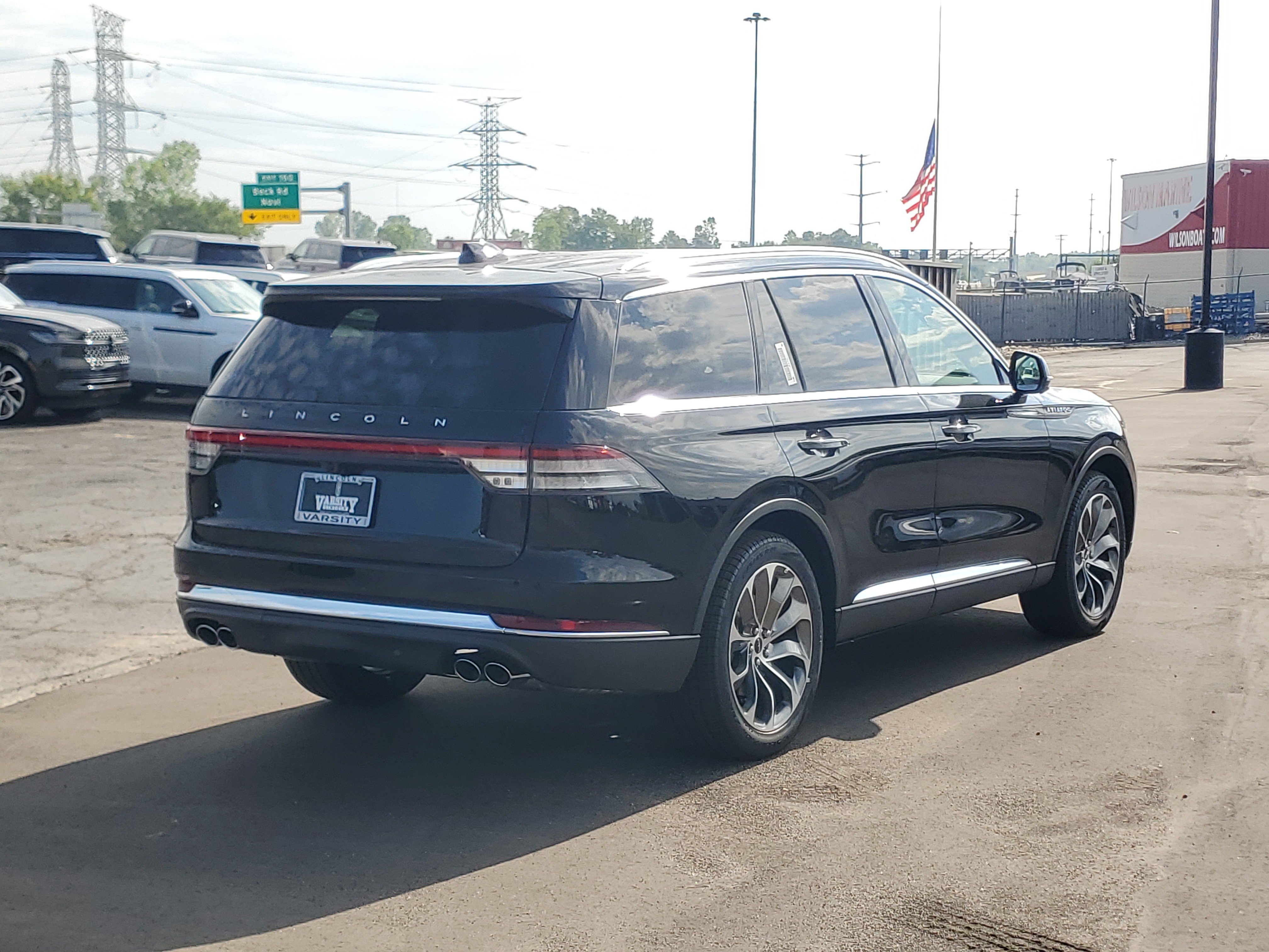 New 2027 Lincoln Aviator AWD image 4