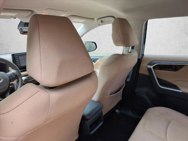 Used 2019 Toyota RAV4 LE FWD image 16