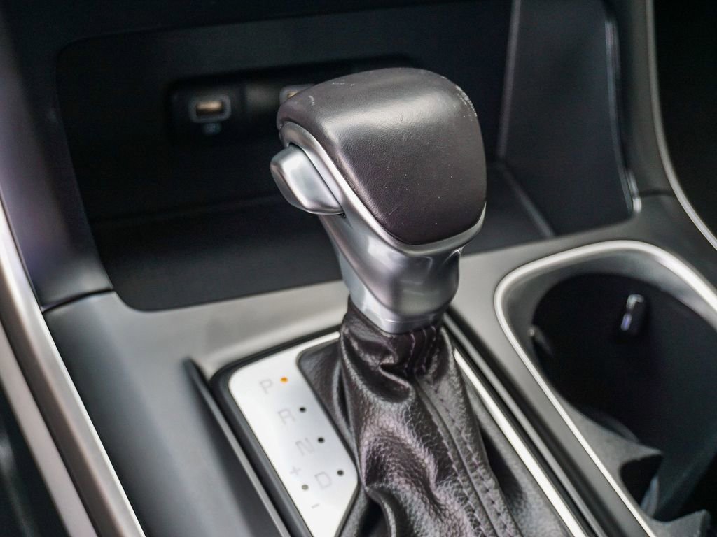 Used 2024 Kia Carnival LX FWD image 23