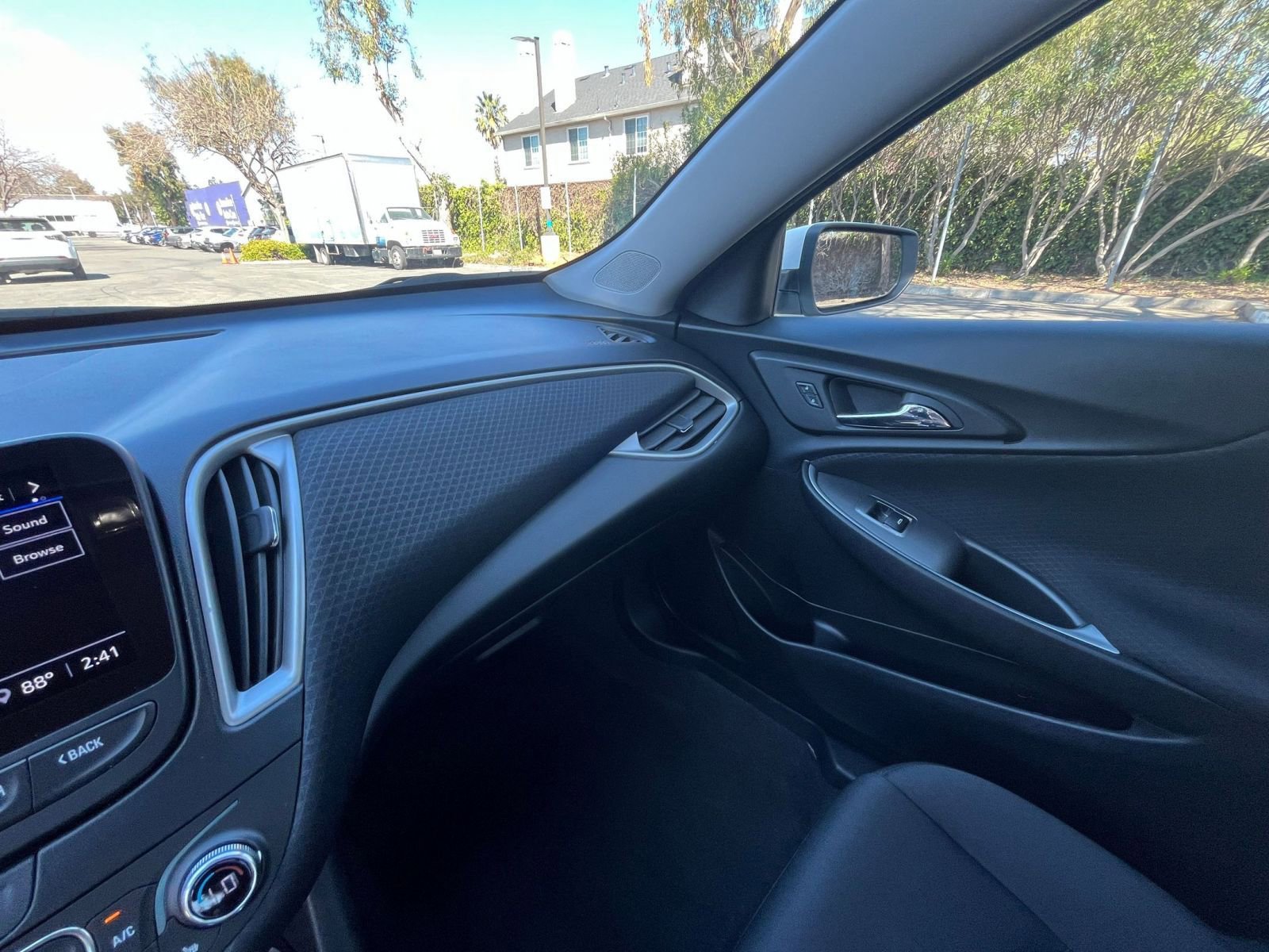 Used 2024 Chevrolet Malibu LT image 34