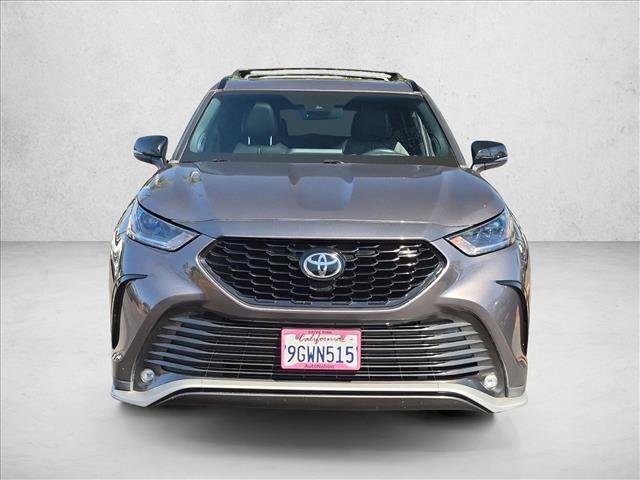 Used 2021 Toyota Highlander XSE FWD image 2