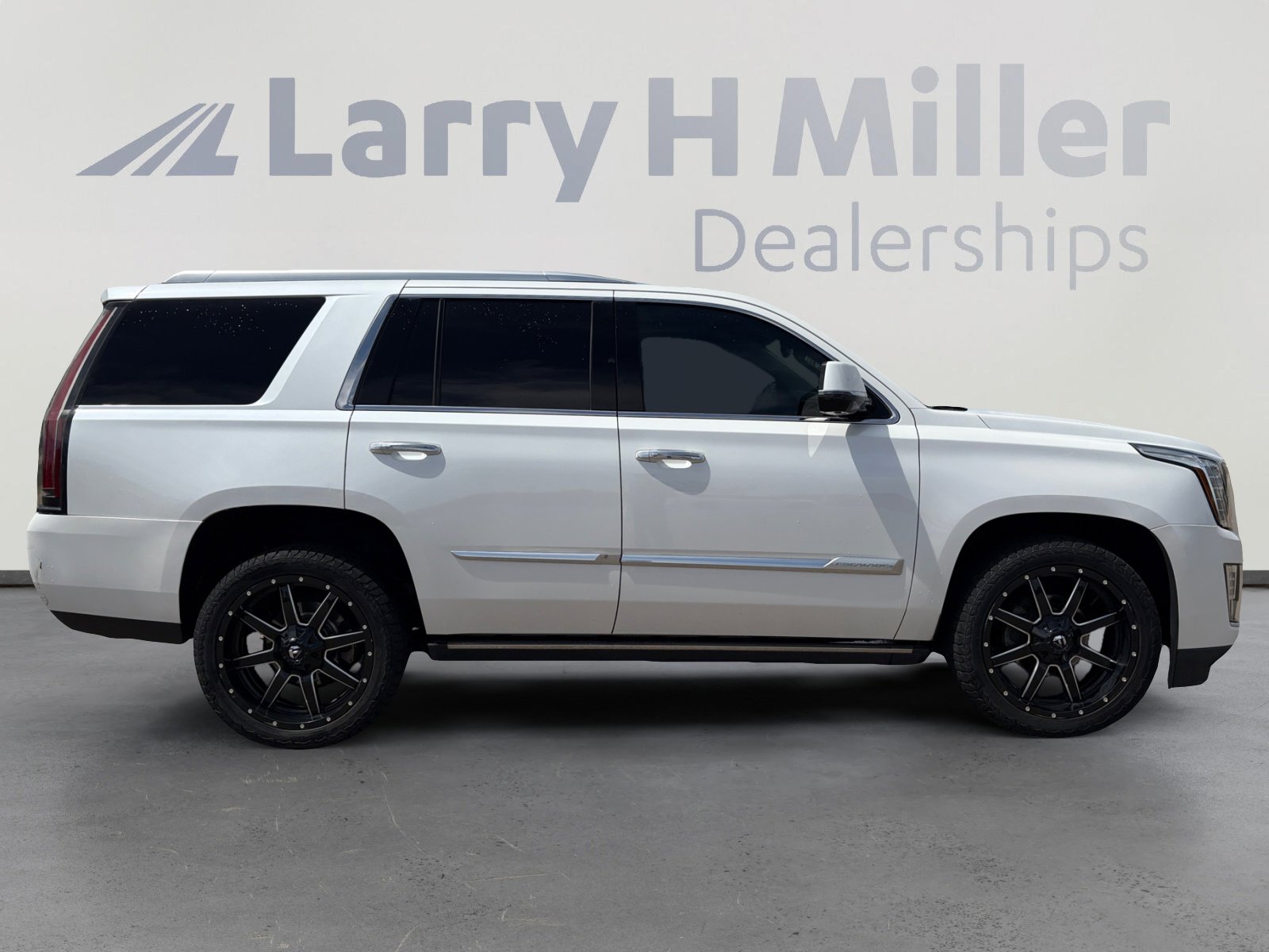 Used 2016 Cadillac Escalade Platinum AWD/4WD image 7