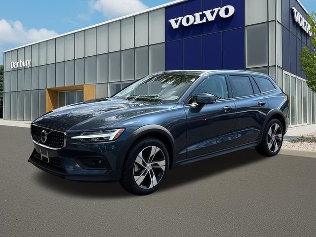 Certified 2025 Volvo V60 B5 Cross Country Plus AWD/4WD image 1