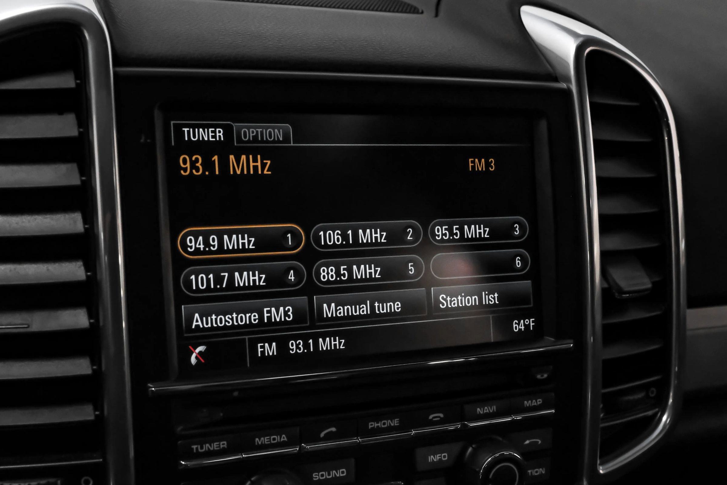 Used 2014 Porsche Cayenne GTS AWD/4WD image 23