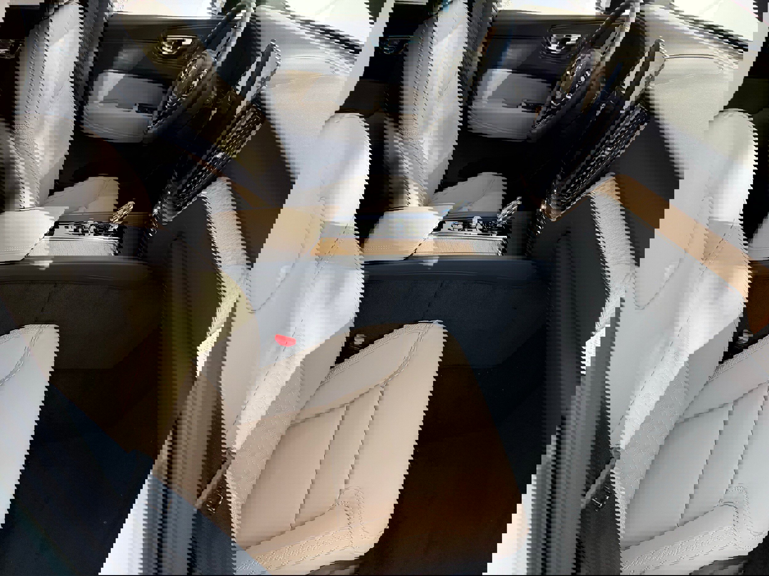 New 2026 Volvo XC60 B5 Plus w/ Protection Package Premier image 26