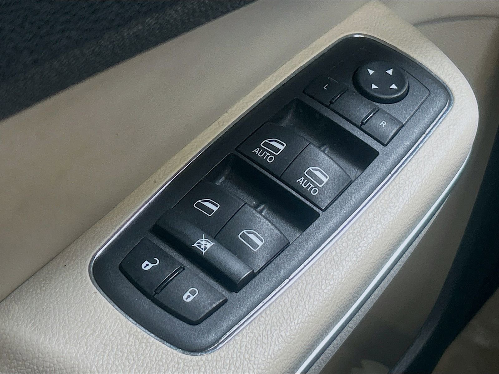 Used 2022 Chrysler 300 Touring L image 17