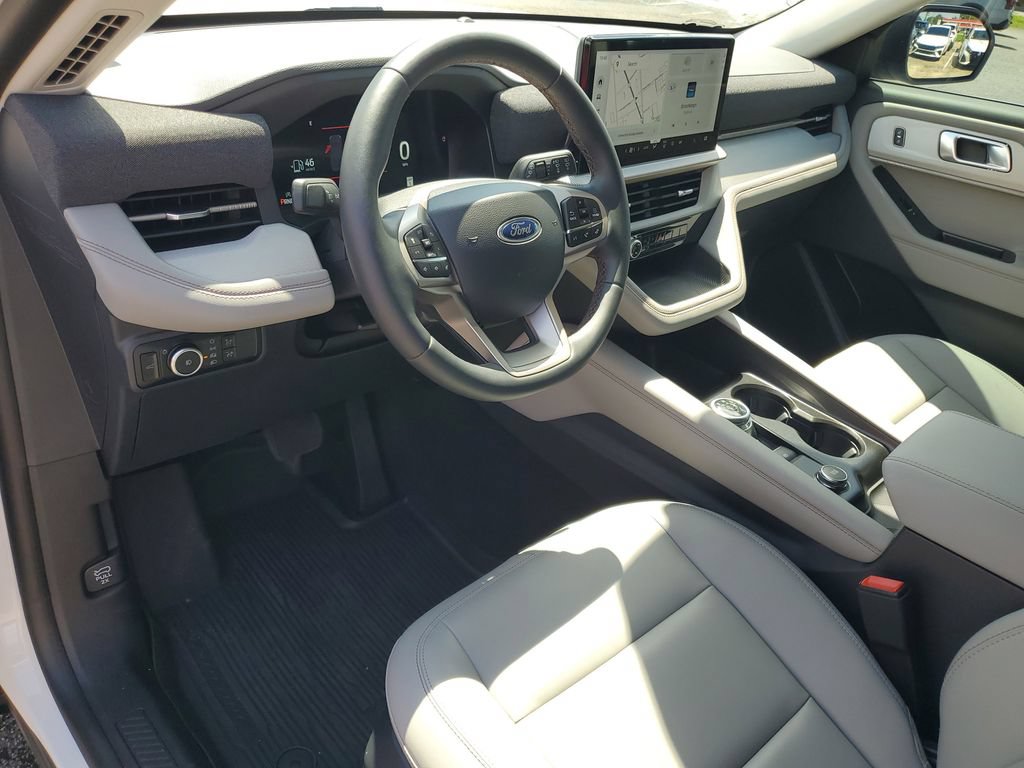 Used 2026 Ford Explorer Active w/ Active Comfort Package RWD image 6