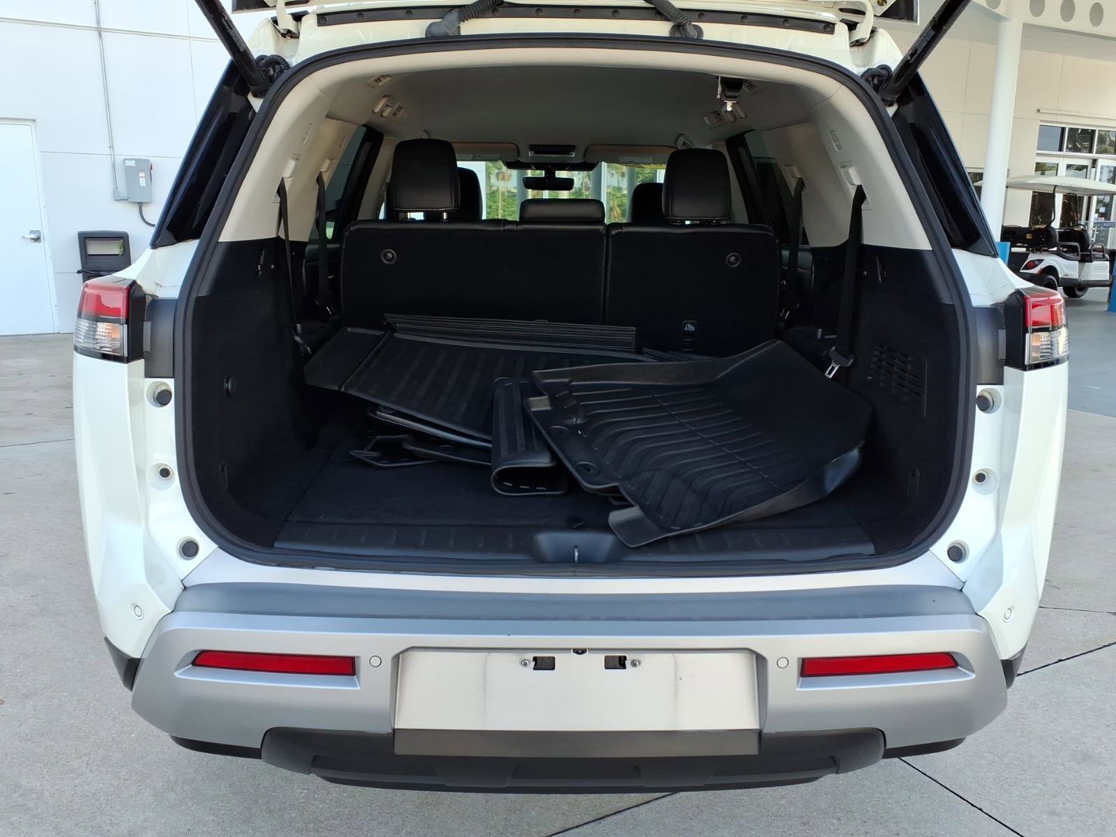 Used 2023 Nissan Pathfinder SL FWD image 19