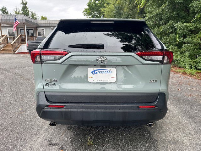Used 2022 Toyota RAV4 XLE Premium image 4